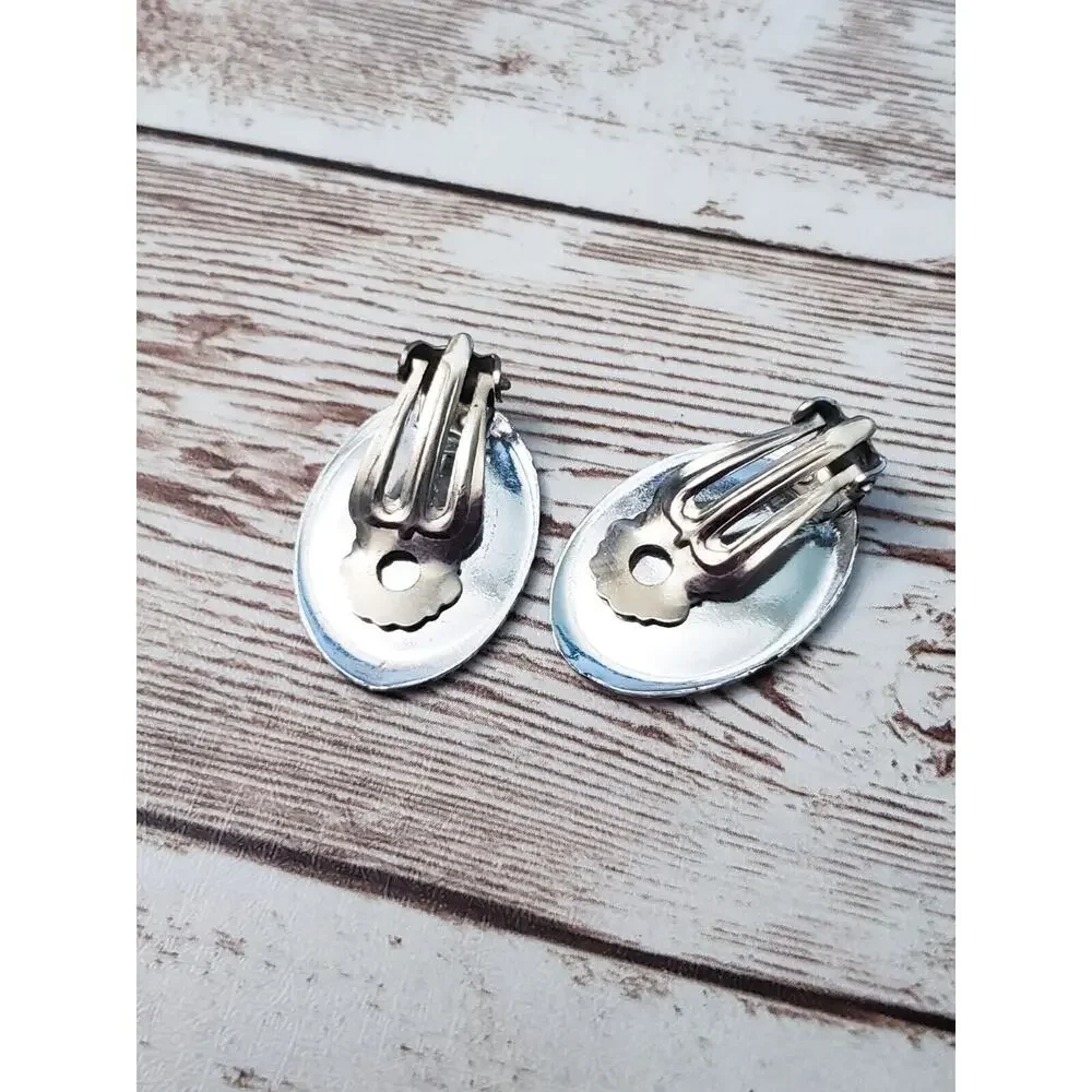 Vintage Clip On Earrings 1